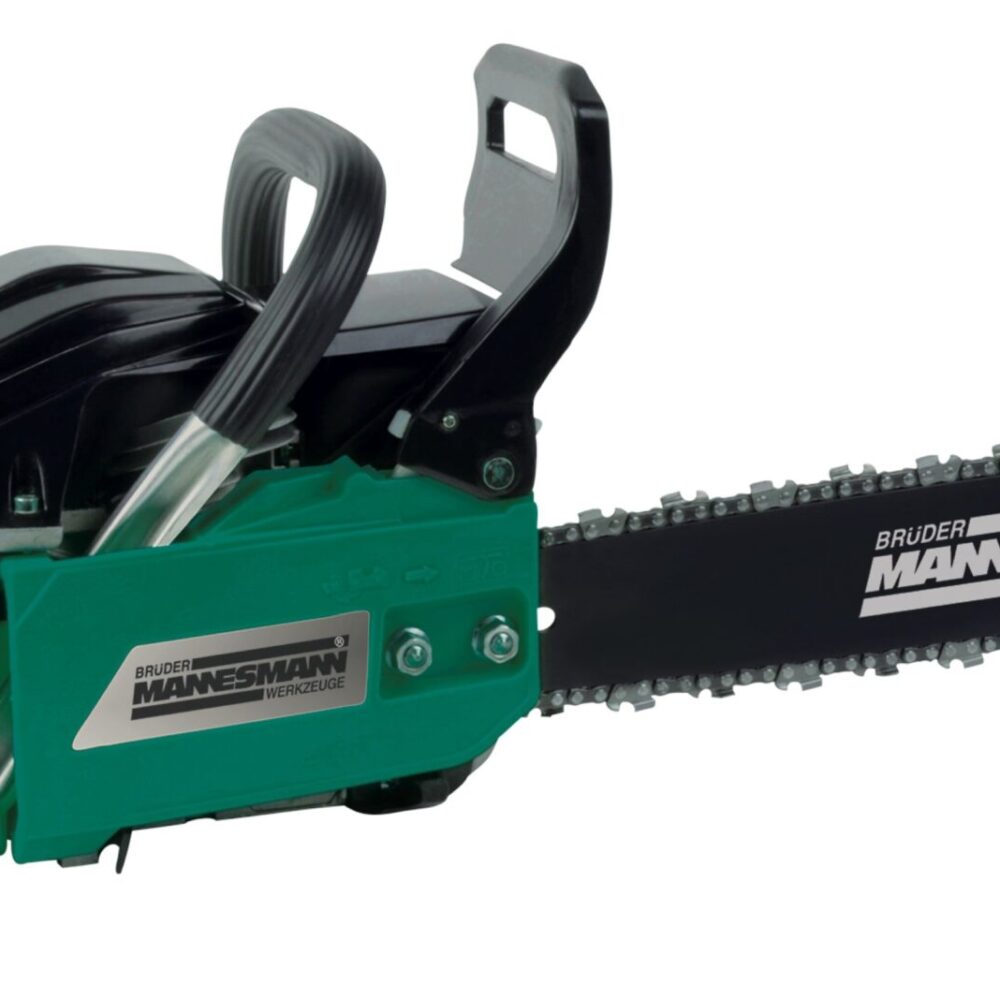 بالمنشار البنزيني